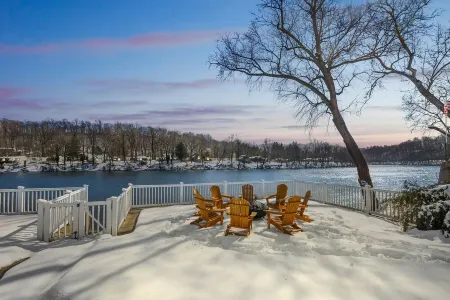 The Riverfront - King Suite/Fire Pit/River Access