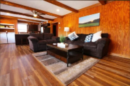 Couples Retreat! Cozy apartment in downtown Helen, GA.