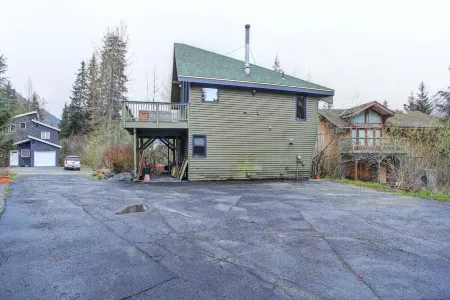 Alaskan Cabin Escape with Hot Tub!