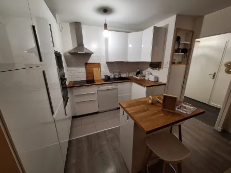 Bondy's cocoon, a 3-minute walk from the station. Self-guided arrival. Free parking