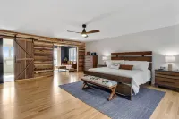 Renovated Spacious Canandaigua Lake House with Hot Tub and Sauna