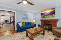 Pulaski Trail Escape / Fully Stocked Kitchen / Sleeps 18 w Off Street Parking Hotels in Wallace