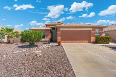 Refreshing Pool, Backyard Oasis, Golf Course Views, Fire Pit, Master Suite Отели рядом с достопримечательностью «Ригс Маркетплас»