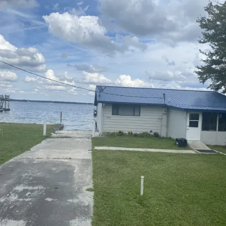 Beautiful Home on Kingsley Lake with Private Dock, 4 Kayaks
