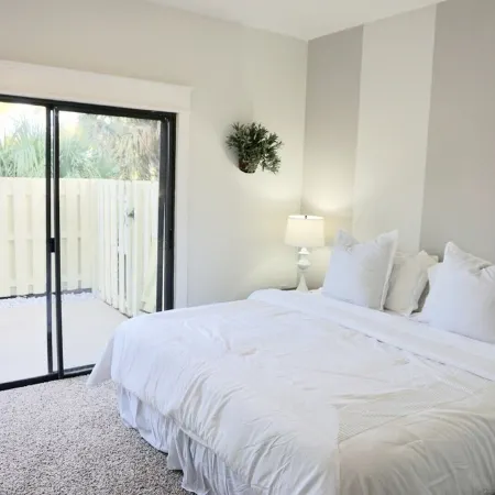 : Sandy Feet Retreat: Walk to the Beach! :