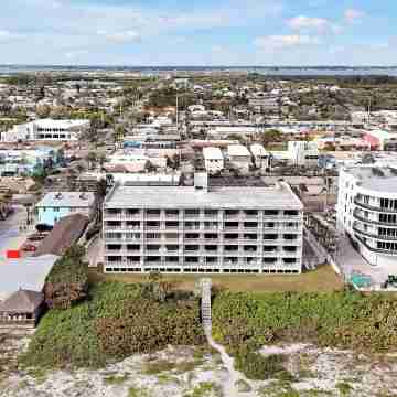 Family Beachfront Condo - Cocoa Beach Boardwalk - Pool Hotel Exterior