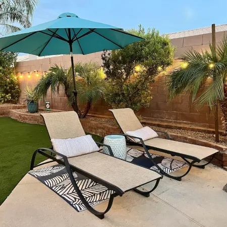 On HGTV Show House Hunters! Heated Pool! Family & Dog friendly, Prime location!
