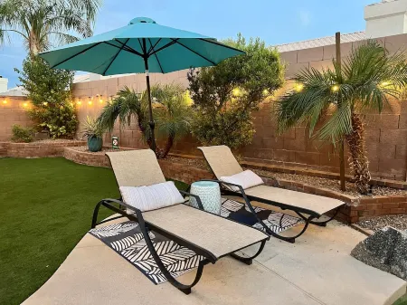 On HGTV Show House Hunters! Heated Pool! Family & Dog friendly, Prime location!