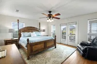 Getting Nauti by the Bay!! 5 Bedrooms, Waterfront!