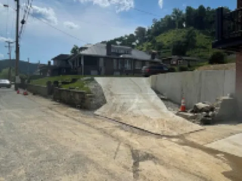 Eccentric Privy-Sleeps6. 2nd floor & outdoor deck Hotels in Pike County