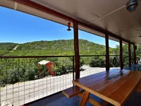 Rustic lodge retreat minutes from the Frio! Hotels in Concan