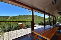 Rustic lodge retreat minutes from the Frio!