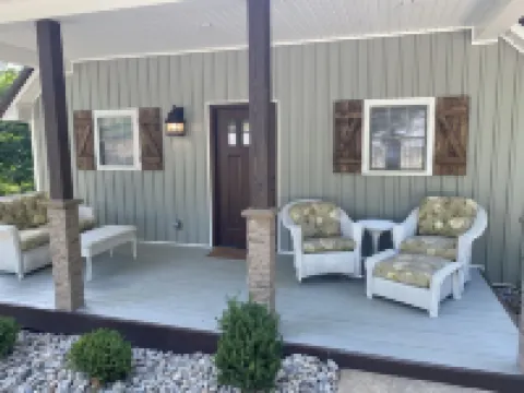 Lakefront Diamond on The Rough Hotels in Grayson County