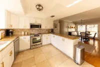 Beautiful 4 Bed 3 Bath Renovated Furnished House S Hsv  2 Car Garage Non Smoking Hotel a Madison County