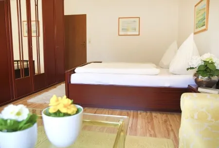 Exclusive and tastefully furnished apartment in a quiet locationwireless Internet access) Отели в г. Норден