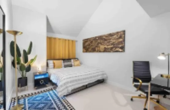 ~The Hidden Gem~ King Bed and Hot Tub!