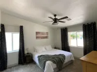 Centrally located! 30 mins to Pines or Petrified Forest. Family-friendly. Hotels in Snowflake