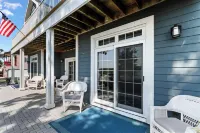 THE ULTIMATE 6 BEDROOM LAKEHOUSE