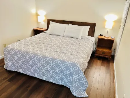 The Franklin Estate - Suite E- Private Apt-KingBed