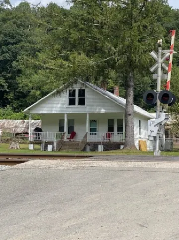 Cute Bungalow in NewRiver Gorge National Park(sleeps 6, pet friendly)