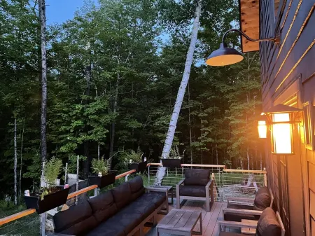 Ski house less than one mile from Sugarbush! Отели в г. Фейстон