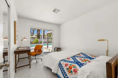 The Bungalow at Seven Palms in South Palm Desert Hotels near The Living Desert Zoo and Gardens