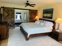 The Farmhouse - 2 ml from Colgate, king bed, family friendly, sleeps 10
