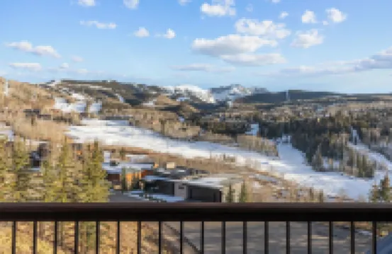 Exceptional Ski Resort Access and Views in Private 4 Bedroom Home
