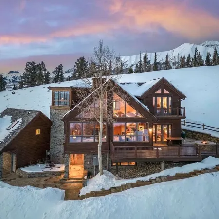 Exceptional Ski Resort Access and Views in Private 4 Bedroom Home