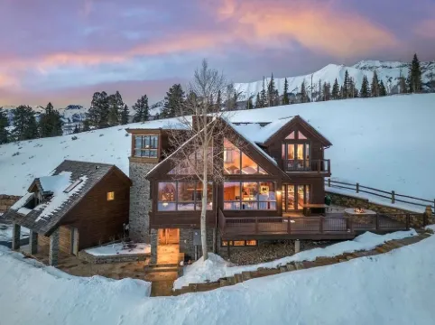 Exceptional Ski Resort Access and Views in Private 4 Bedroom Home