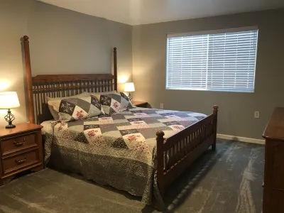 Centrally located to southern Utah and northern Arizona parks and trails.