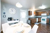 55% Monthly special price W 4rooms W 3 fullbath W walk to College