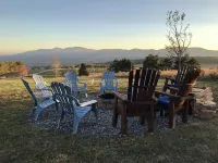 Gentleman’s Farm Mountain Views Gourmet Kitchen Fire Pit Hike Ski Sleep 10 Pets!