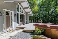 Shuttle to Village/lifts5 miles to base! Cozy Chalet! - 3-Star