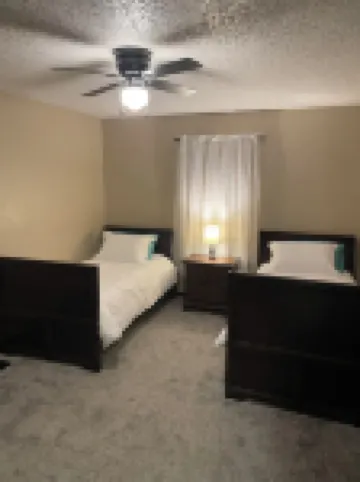 Family-sized home in quiet neighborhood in Weatherford, OK 韋瑟福德酒店