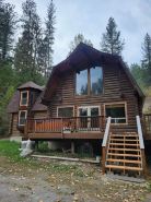 Cozy, rustic private cabin in the woods! Skip to the river & CDA bike trail!