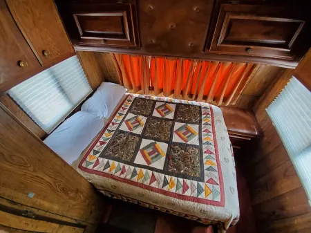 Vintage 80's Retro RV Experience, Back to 1985! Отели рядом с достопримечательностью «Museum of Nature & Science»