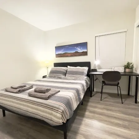 New 3 BR, Gated Parking, Sleep 8, Walk to BLVD
