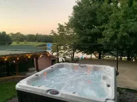 Lakeside Cabin Near Holiday World Perfect for Families & Friends Hotel a Spencer County