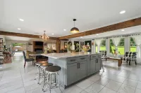 》Breathtaking Lake WaterFront Home Retreat w Pool《