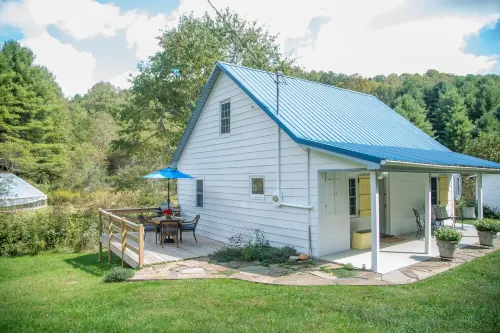 Creekside Cottage Near Floyd, VA, and Blue Ridge Parkway with deck and gas grill