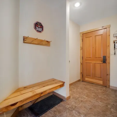Slope Views, Cozy 2 King Beds, Pinball, Short 5 minute Walk to Everything!