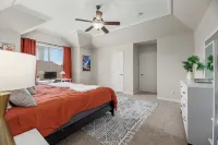 1 mi to AT&T / King Beds / Game-room / Study Desks