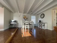 Spacious 2 Bedroom Apartment-Just Steps to Thames St & Waterfront!
