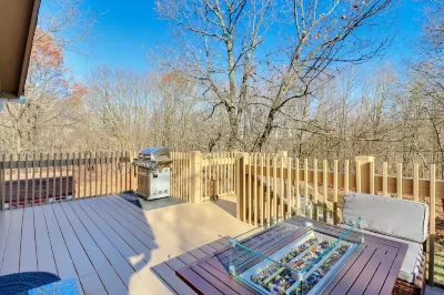 Pocono House ,Game ,Grill ,Fire pit ,Pet friendly Các khách sạn gần Kalahari Waterpark Resort Convention Center