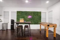Chic 3BR/2BA Oasis + PacMan & Foosball - Sleeps 8 - Minutes to LAX + Beach +SoFi