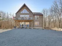 Secluded Retreat Near Ski Resorts: Hot Tub, BBQ Hotels in Tunkhannock Township