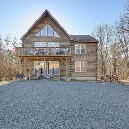 Secluded Retreat Near Ski Resorts: Hot Tub, BBQ