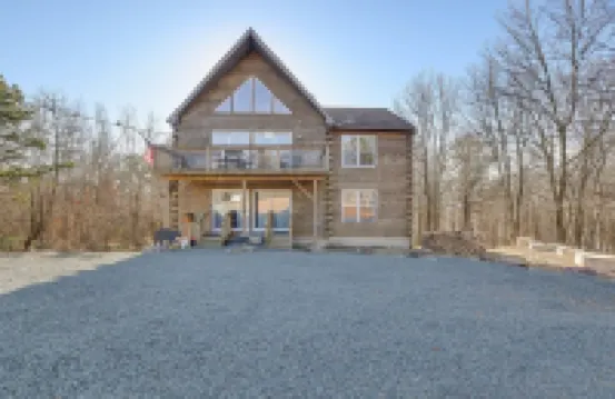 Secluded Retreat Near Ski Resorts: Hot Tub, BBQ