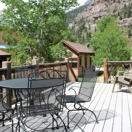 Large Home1blk to Hot Springs Pool, wraparound deck, Cinema Room, parking for 7